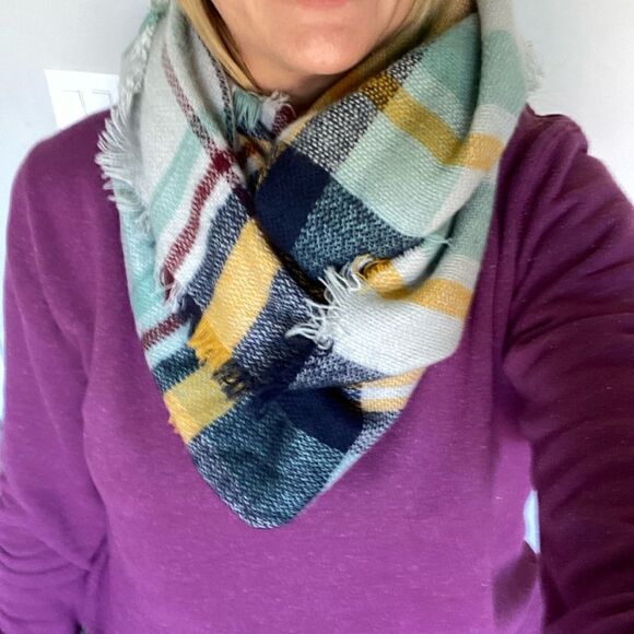 Frayed plaid infinity scarf - Picture 1 of 4